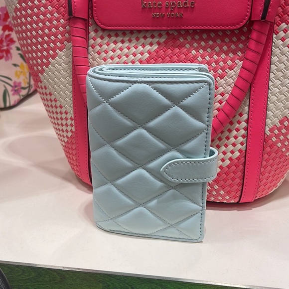 Kate Spade Carey Medium Compartment Bifold Wallet
COLOR: Turquoise
NWT - Picture 3 of 16